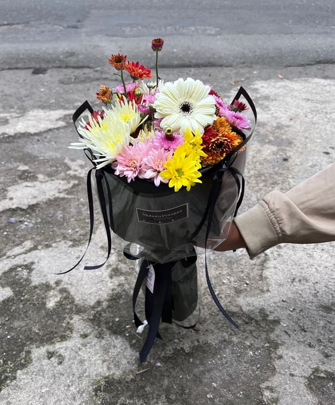 Black Swan Bouquet (fresh flower)